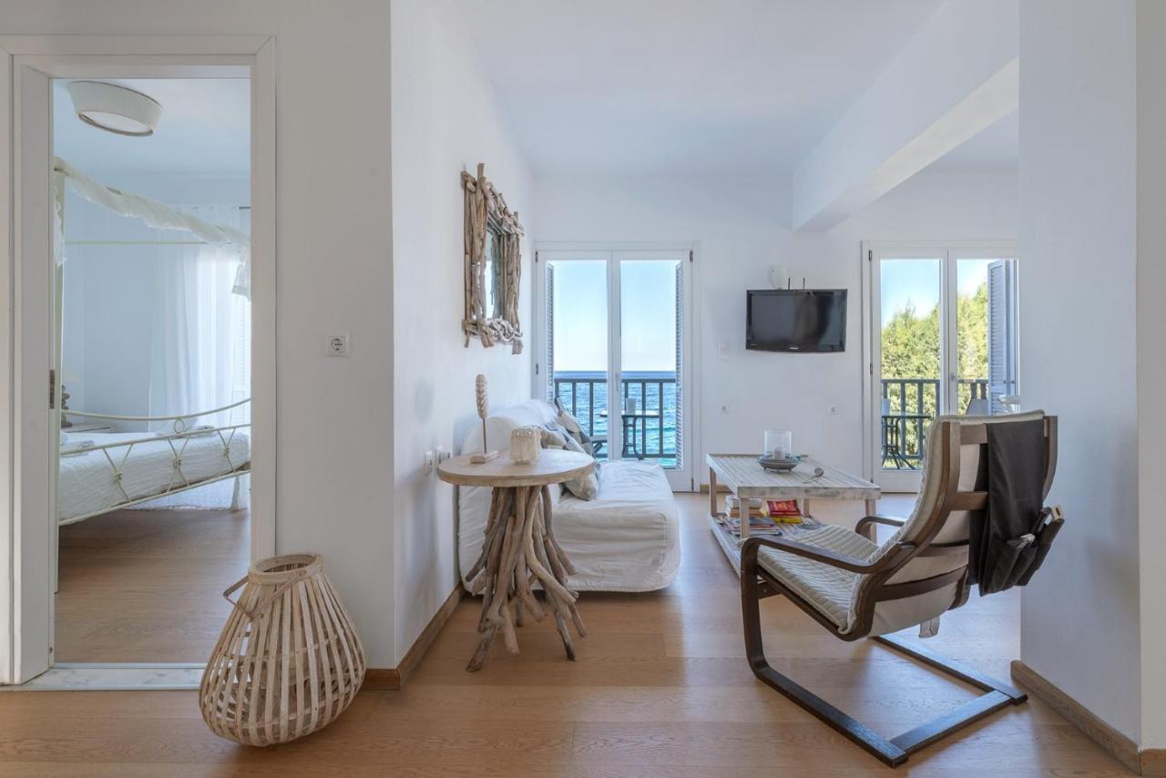 Uno Luxury Apartment With Sea View Ливадия Экстерьер фото
